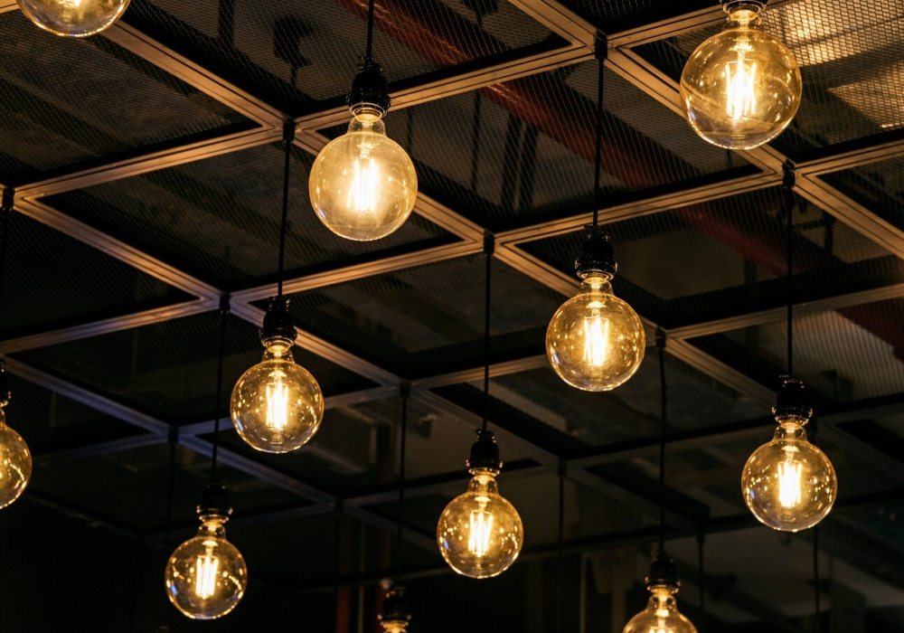 Iluminação Direta vs. Indireta - Entenda as Diferenças e Melhore Seus Ambientes